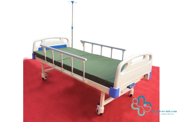 Giường y tế LUCASS tiêu chuẩn 1 tay quay kín  GB-C1: chức năng nâng đầu, ( có bàn ăn )