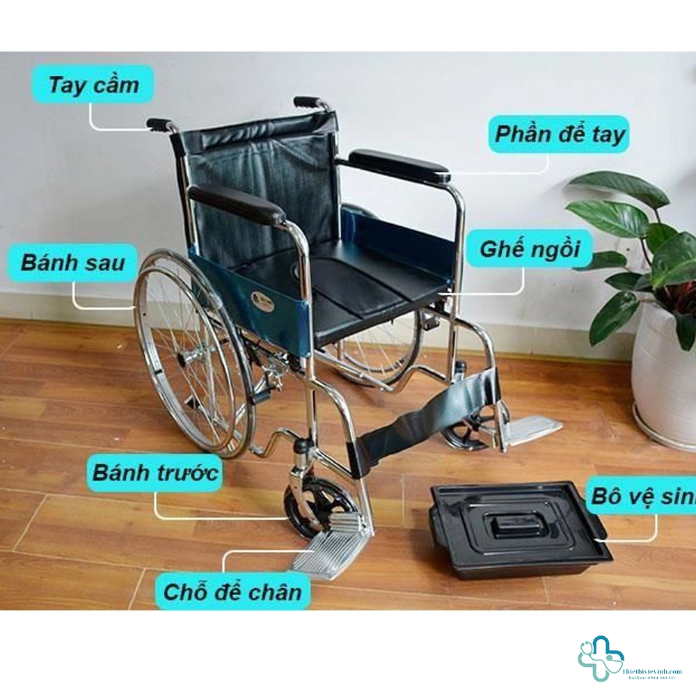 Xe Lăn Bô Thường Lucass X8 – An Toàn Và Tiện Lợi Với Phanh Tay Và Bô Vệ Sinh Tích Hợp  Xe lăn bô Lucass X8 là dòng xe lăn thường tiêu chuẩn, tích hợp bô vệ sinh và phanh tay an toàn, hỗ trợ người cao tuổi, người bệnh và người khuyết tật di chuyển linh hoạt. Thiết kế tiện lợi này mang lại sự thoải mái và tiện nghi tối đa, đáp ứng nhu cầu của người sử dụng trong việc đi lại và chăm sóc sức khỏe.  Đặc điểm nổi bật của Xe Lăn Bô Thường Lucass X8 (Có Tay Phanh)  Khung xe chắc chắn, bền bỉ  Xe lăn Lucass X8 được thiết kế với khung thép sơn tĩnh điện, bền bỉ, chịu lực tốt và chống rỉ sét, đảm bảo độ an toàn cao. Bô vệ sinh tích hợp, tiện lợi  Xe lăn có bô vệ sinh được thiết kế tháo lắp dễ dàng, giúp người dùng thuận tiện hơn trong sinh hoạt, không cần di chuyển quá xa để sử dụng nhà vệ sinh. Phanh tay an toàn  Tay phanh chắc chắn, dễ sử dụng, cho phép người sử dụng hoặc người hỗ trợ kiểm soát tốc độ, dừng xe khi cần thiết để đảm bảo an toàn tối đa. Ghế ngồi thoáng khí, dễ vệ sinh  Ghế ngồi và tựa lưng của xe lăn được làm từ vải thoáng khí, tạo sự thoải mái khi ngồi lâu và dễ dàng vệ sinh, phù hợp với nhu cầu chăm sóc hàng ngày. Bánh xe linh hoạt  Bánh trước có khả năng xoay 360 độ, giúp xe dễ dàng di chuyển trong các không gian hẹp. Bánh sau lớn giúp xe lăn Lucass X8 ổn định trên các bề mặt không bằng phẳng. Thiết kế gập gọn  Xe có thể gập gọn nhanh chóng, thuận tiện khi cần di chuyển hoặc lưu trữ. Thông số kỹ thuật của Xe Lăn Bô Thường Lucass X8 (Có Tay Phanh)  Tên sản phẩm: Xe lăn bô thường Lucass X8 (có tay phanh) Khung xe: Thép sơn tĩnh điện Kích thước ghế ngồi: 45 cm (chiều rộng) Tải trọng tối đa: 120 kg Chất liệu ghế: Vải thoáng khí Bánh xe: Bánh trước xoay 360 độ, bánh sau lớn Trọng lượng xe: 18 kg Tính năng: Phanh tay an toàn, bô vệ sinh tích hợp, gấp gọn Lợi ích khi sử dụng Xe Lăn Bô Thường Lucass X8 (Có Tay Phanh)  Di chuyển an toàn và linh hoạt: Xe lăn Lucass X8 mang lại sự an toàn với phanh tay và bánh xe linh hoạt, phù hợp cho di chuyển cả trong nhà và ngoài trời. Bô vệ sinh tiện lợi: Bô vệ sinh tích hợp hỗ trợ người dùng, đáp ứng nhu cầu cá nhân một cách dễ dàng và kín đáo. Bền bỉ, dễ vệ sinh và bảo quản: Khung xe bằng thép sơn tĩnh điện chắc chắn, dễ lau chùi, cho độ bền lâu dài. Đặt Mua Xe Lăn Bô Thường Lucass X8 (Có Tay Phanh) Tại Thiết Bị Y Tế Vinh  Tại Thiết Bị Y Tế Vinh, chúng tôi cung cấp sản phẩm Xe lăn bô Lucass X8 chính hãng, chất lượng cao với mức giá hợp lý. Đội ngũ nhân viên luôn sẵn sàng hỗ trợ và tư vấn sản phẩm phù hợp nhất cho khách hàng.  Tư vấn và hỗ trợ:  Hotline: 0964.383.137 Website: thietbiytevinh.com